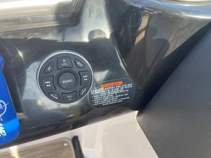 Slide: The Image of Scarab 255 SBHO Platinum 2017 - 24