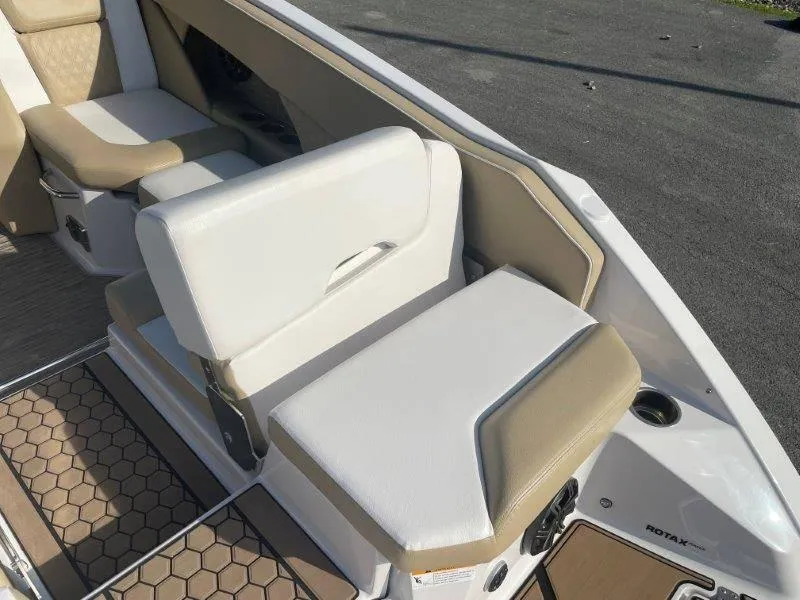 Slide: The Image of Scarab 255 SBHO Platinum 2017 - 25