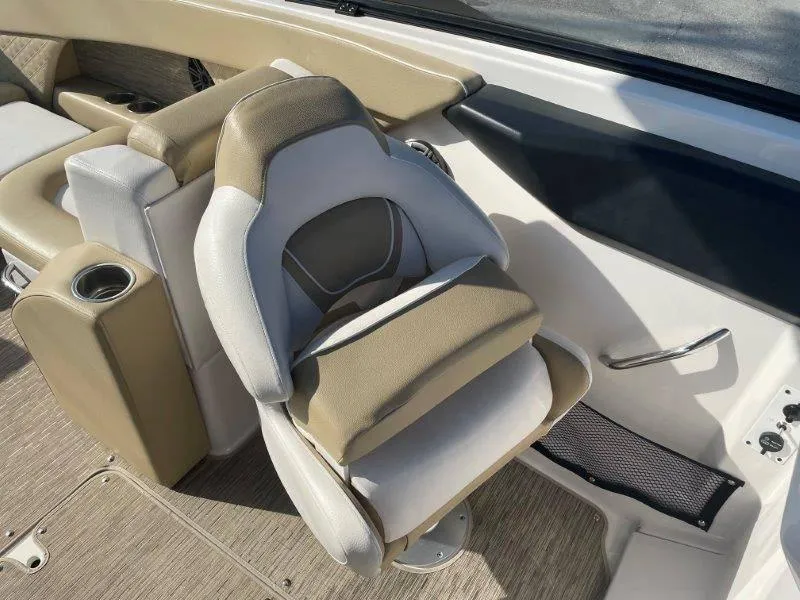 Slide: The Image of Scarab 255 SBHO Platinum 2017 - 27