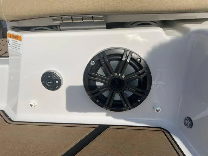 Slide: The Image of Scarab 255 SBHO Platinum 2017 - 28