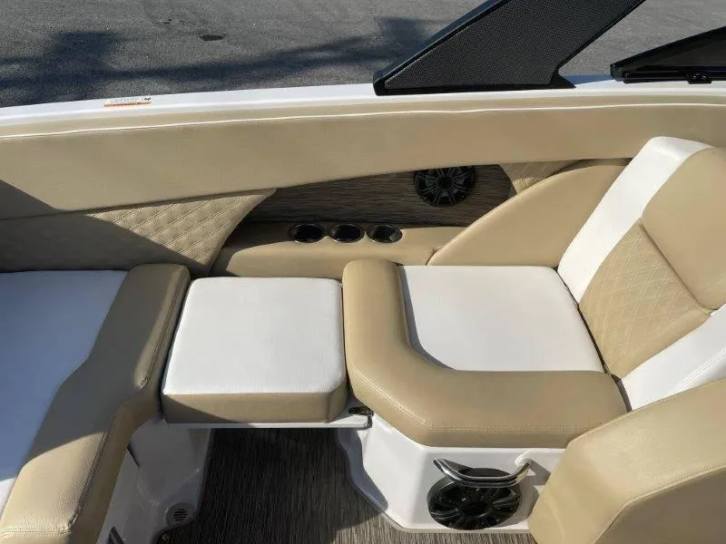 Slide: The Image of Scarab 255 SBHO Platinum 2017 - 30