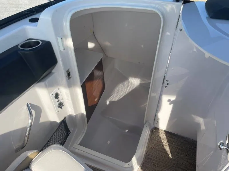 Slide: The Image of Scarab 255 SBHO Platinum 2017 - 34