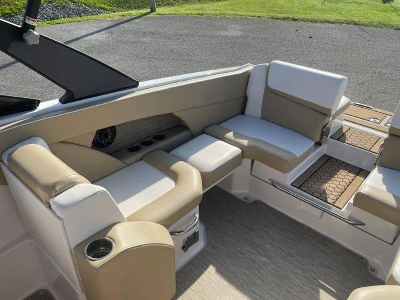 Slide: The Image of Scarab 255 SBHO Platinum 2017 - 35