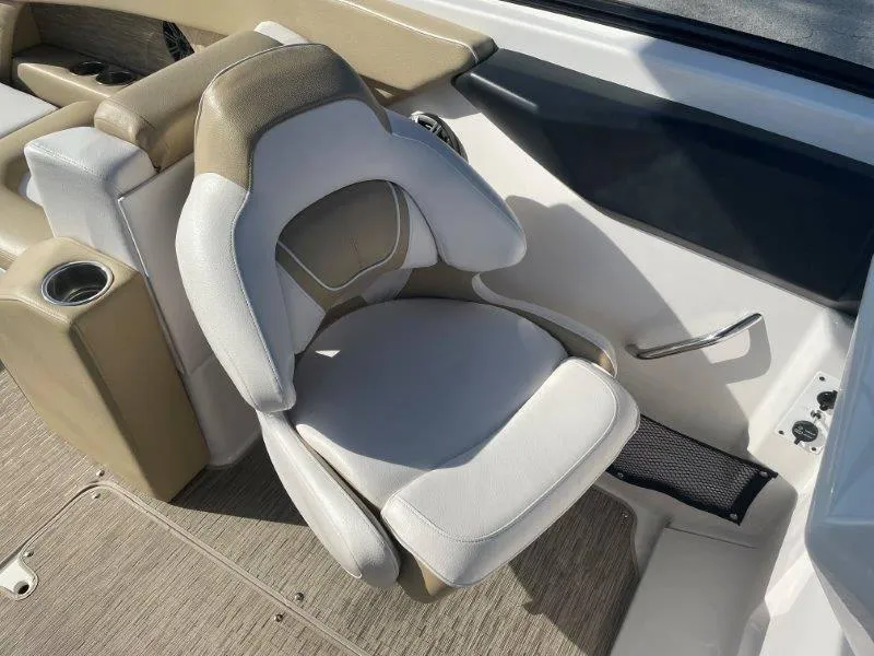 Slide: The Image of Scarab 255 SBHO Platinum 2017 - 37