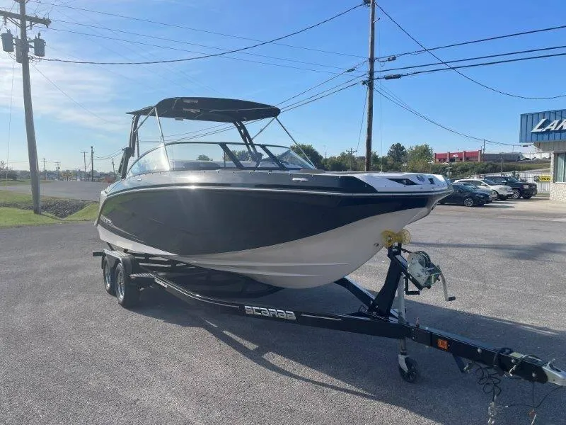 Slide: The Image of Scarab 255 SBHO Platinum 2017 - 4