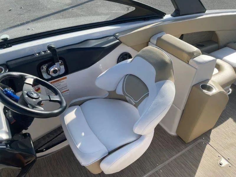 Slide: The Image of Scarab 255 SBHO Platinum 2017 - 40