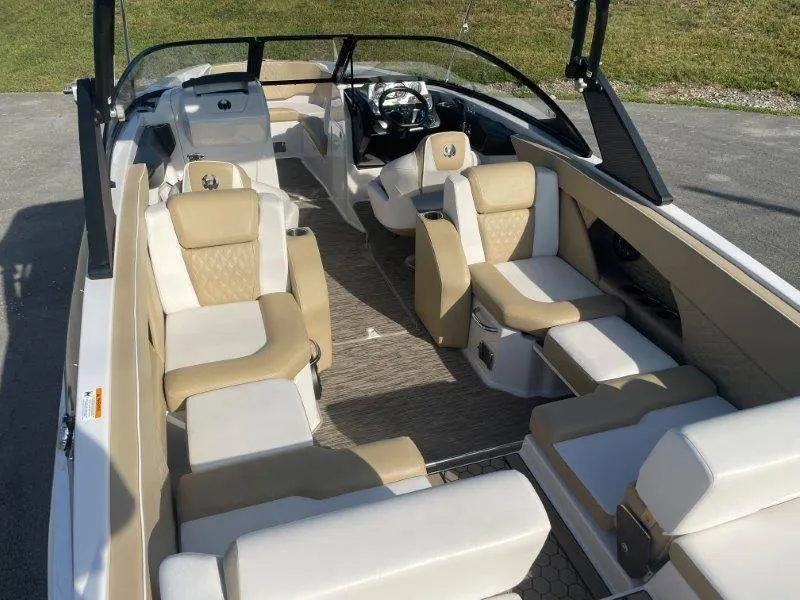 Slide: The Image of Scarab 255 SBHO Platinum 2017 - 41