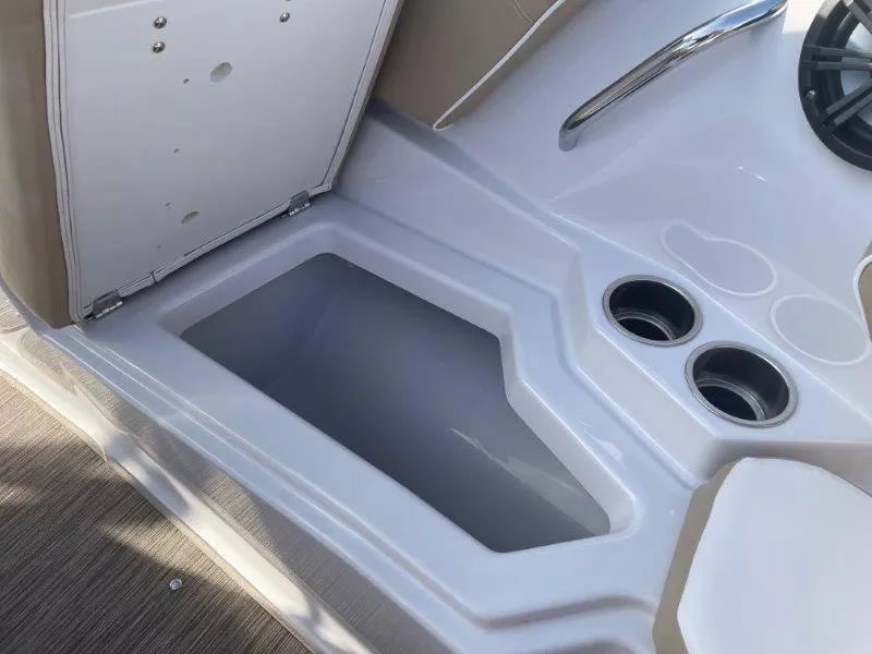 Slide: The Image of Scarab 255 SBHO Platinum 2017 - 44