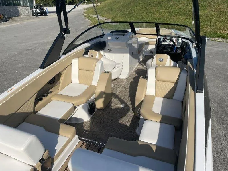 Slide: The Image of Scarab 255 SBHO Platinum 2017 - 45