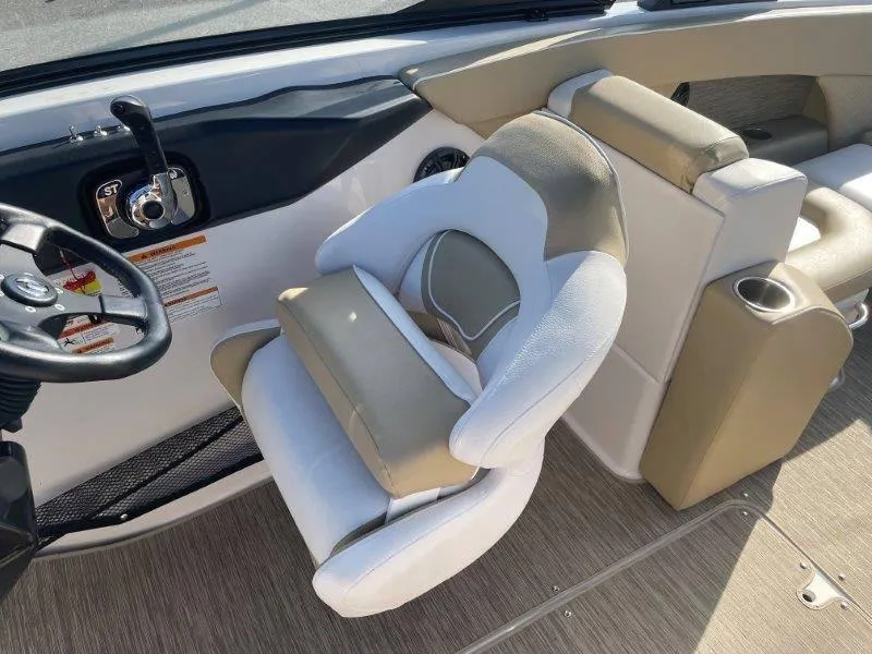 Slide: The Image of Scarab 255 SBHO Platinum 2017 - 46