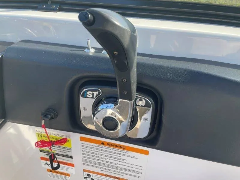 Slide: The Image of Scarab 255 SBHO Platinum 2017 - 47