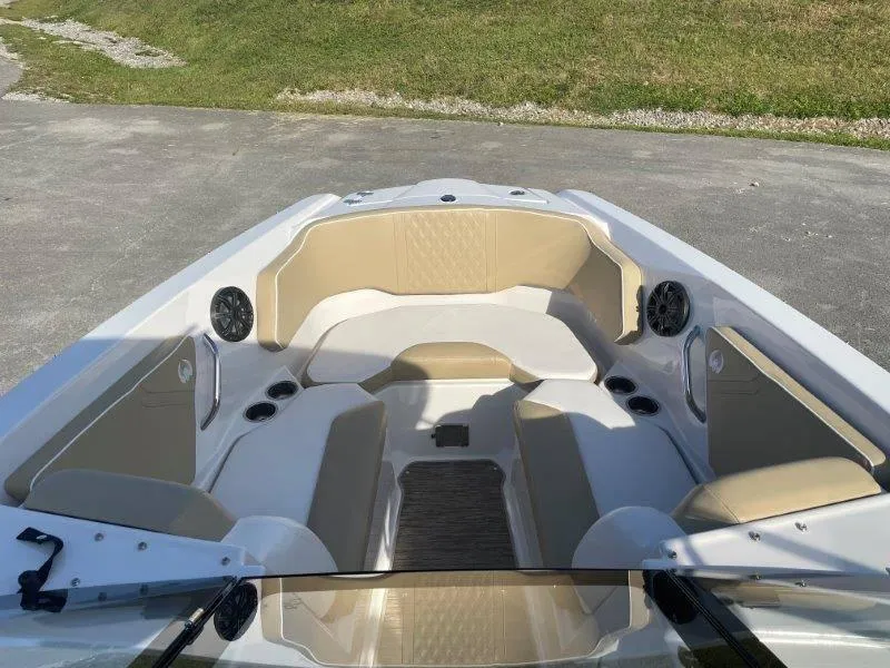 Slide: The Image of Scarab 255 SBHO Platinum 2017 - 48