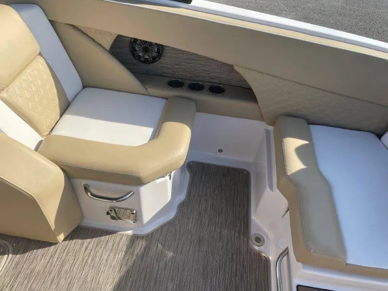 Slide: The Image of Scarab 255 SBHO Platinum 2017 - 56