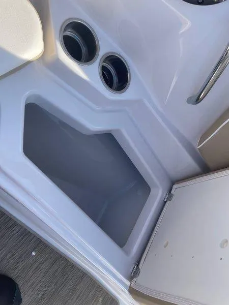 Slide: The Image of Scarab 255 SBHO Platinum 2017 - 57