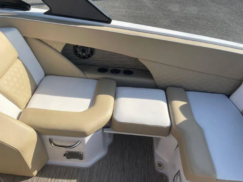 Slide: The Image of Scarab 255 SBHO Platinum 2017 - 62