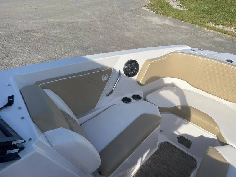 Slide: The Image of Scarab 255 SBHO Platinum 2017 - 64