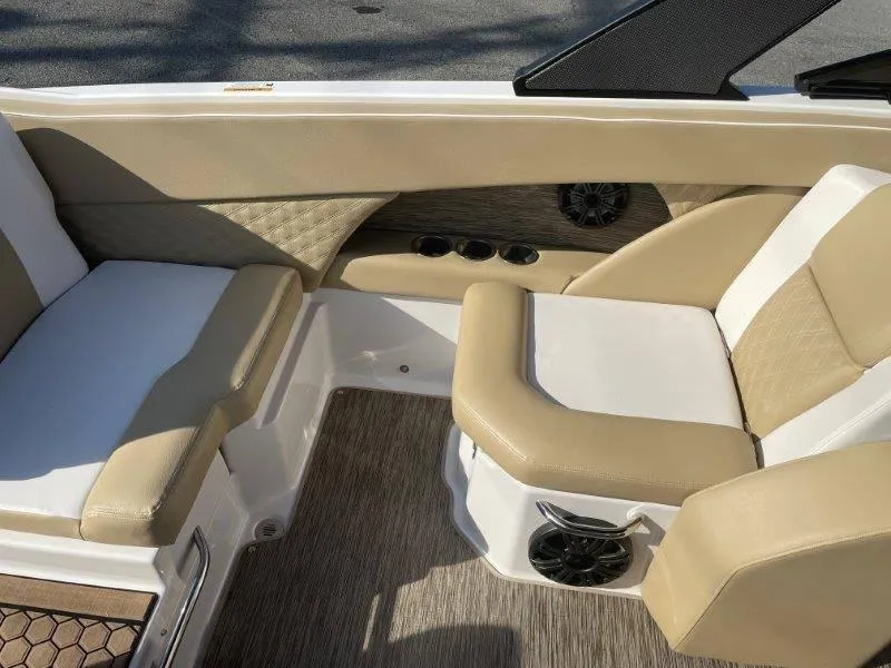 Slide: The Image of Scarab 255 SBHO Platinum 2017 - 65