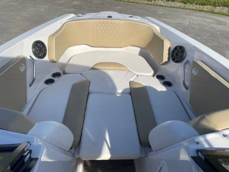 Slide: The Image of Scarab 255 SBHO Platinum 2017 - 66