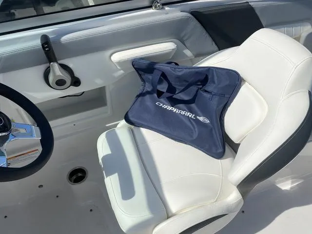 Slide: The Image of Chaparral 23 SSi OB 2024 - 32