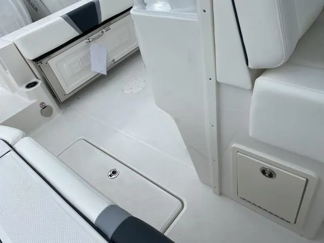 Slide: The Image of Robalo R270 Center Console 2024 - 10