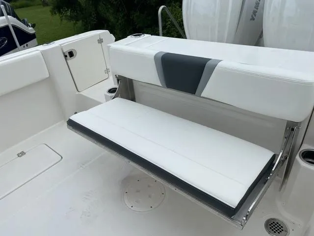 Slide: The Image of Robalo R270 Center Console 2024 - 11