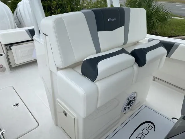 Slide: The Image of Robalo R270 Center Console 2024 - 14