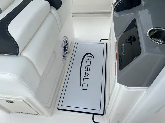 Slide: The Image of Robalo R270 Center Console 2024 - 15