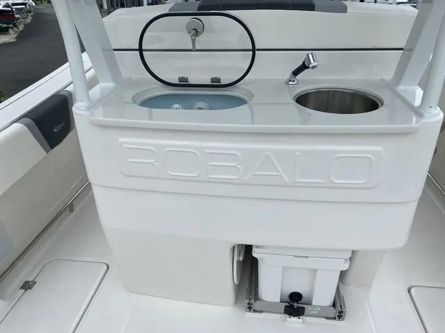 Slide: The Image of Robalo R270 Center Console 2024 - 16