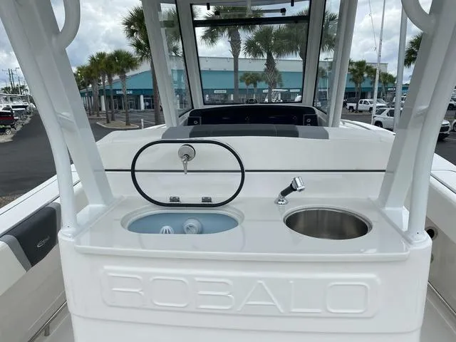 Slide: The Image of Robalo R270 Center Console 2024 - 17