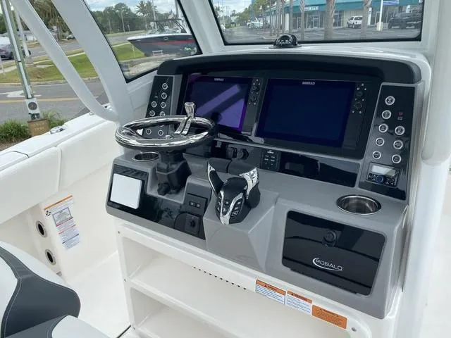 Slide: The Image of Robalo R270 Center Console 2024 - 18