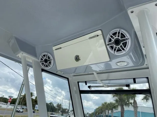 Slide: The Image of Robalo R270 Center Console 2024 - 19