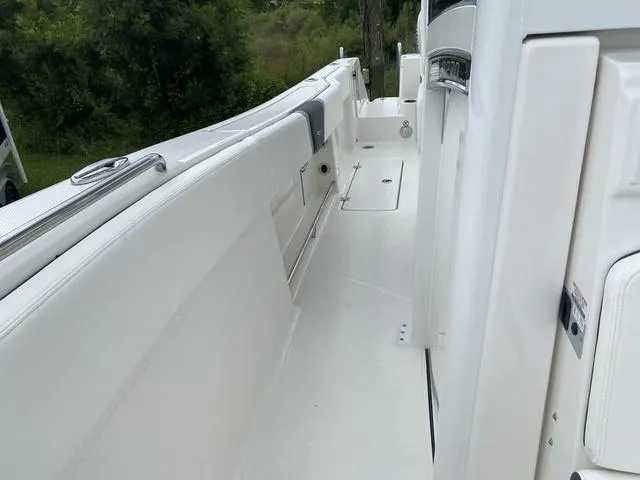 Slide: The Image of Robalo R270 Center Console 2024 - 20