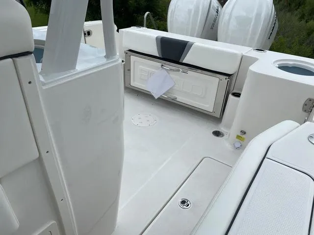 Slide: The Image of Robalo R270 Center Console 2024 - 9
