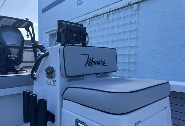 Slide: The Image of Maverick 18 HPX-V 2024 - 4