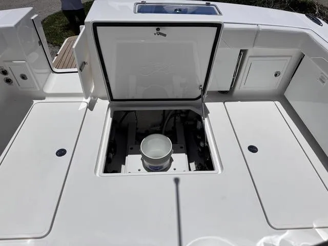 Slide: The Image of Albemarle 31 Dual Console 2024 - 27