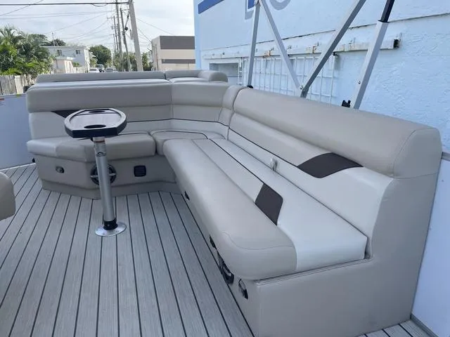 Slide: The Image of G3 G3 Suncatcher 20 FC 2024 - 8