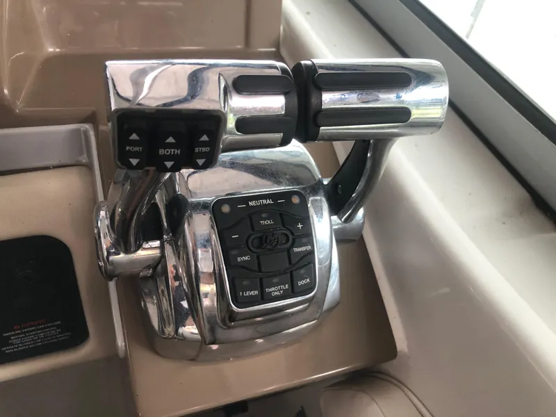 Slide: The Image of Crownline Boats 350 Sport Yacht 2014 - 22