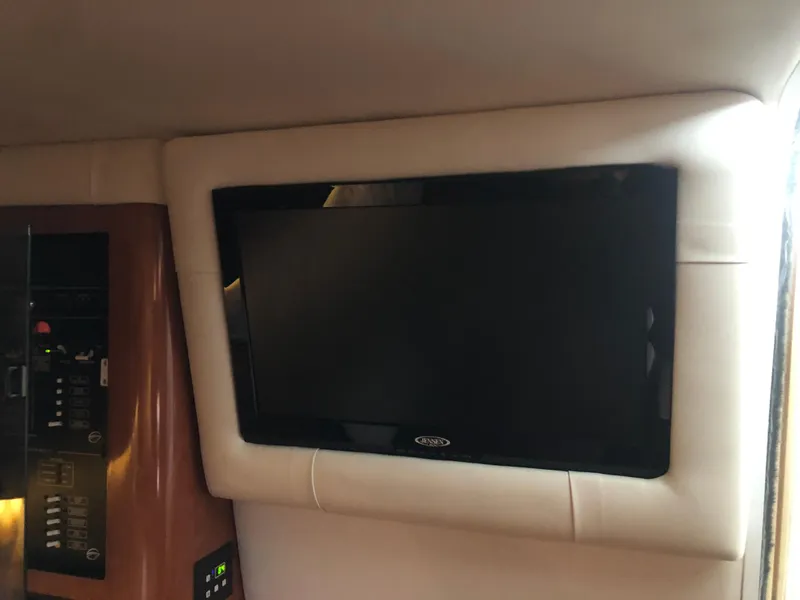 Slide: The Image of Crownline Boats 350 Sport Yacht 2014 - 24