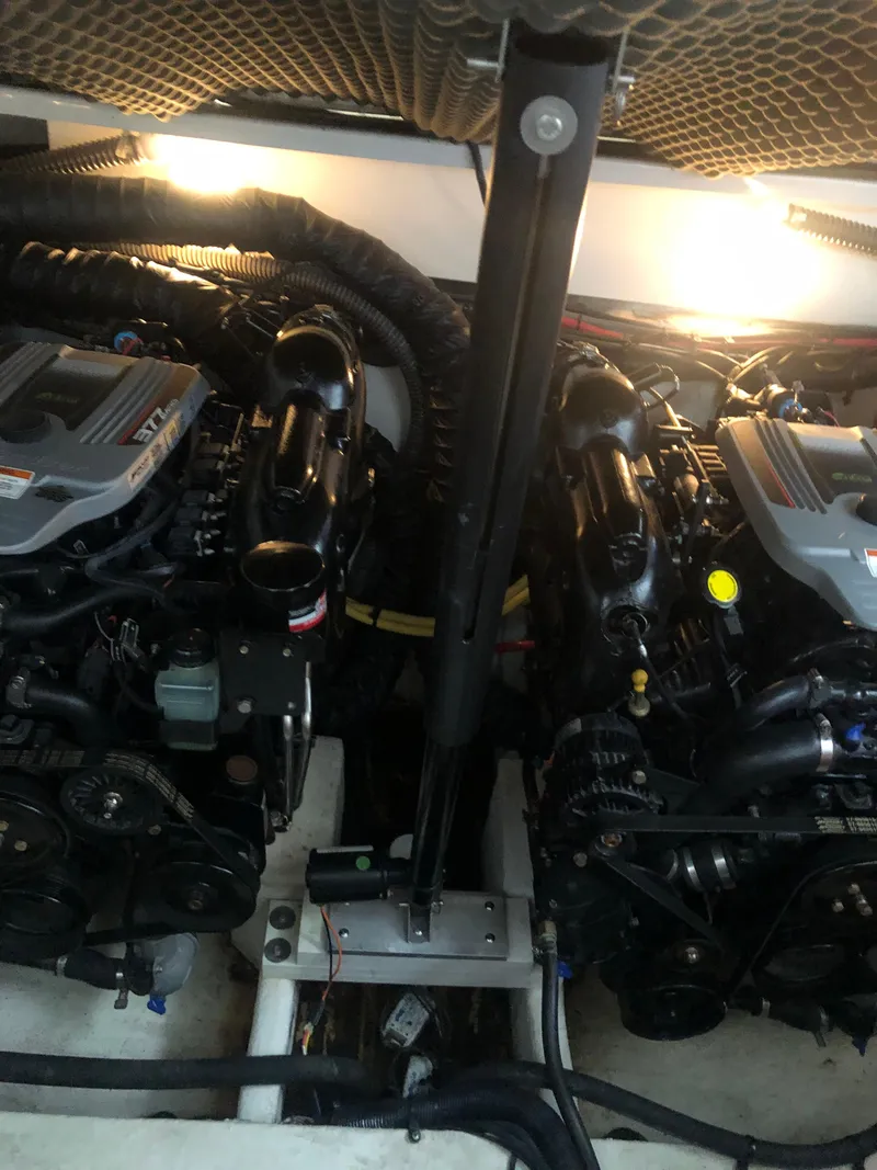 Slide: The Image of Crownline Boats 350 Sport Yacht 2014 - 30