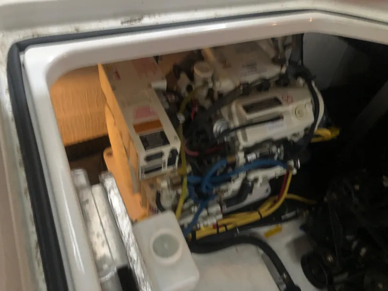 Slide: The Image of Crownline Boats 350 Sport Yacht 2014 - 31