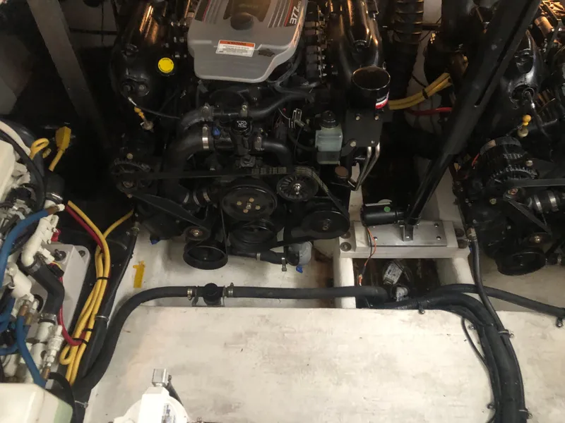 Slide: The Image of Crownline Boats 350 Sport Yacht 2014 - 32