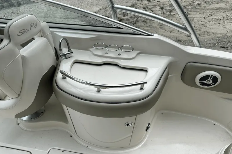 Slide: The Image of Sea Ray 270 Sundeck 2007 - 11