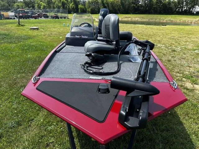 Slide: The Image of Tracker Bass Tracker Classic XL 2024 - 11