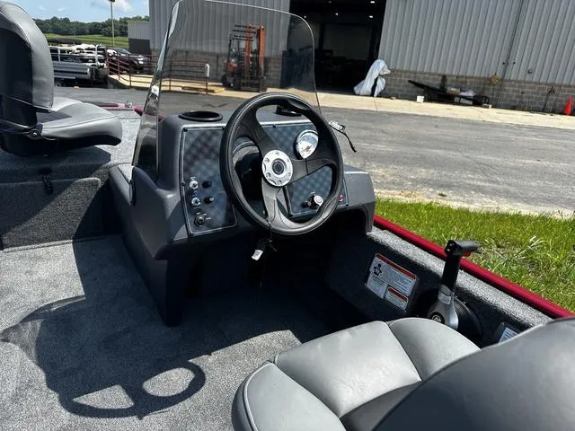 Slide: The Image of Tracker Bass Tracker Classic XL 2024 - 14