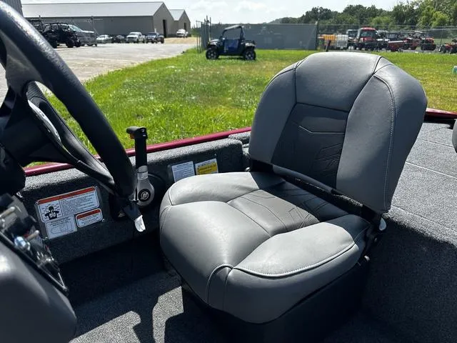 Slide: The Image of Tracker Bass Tracker Classic XL 2024 - 15