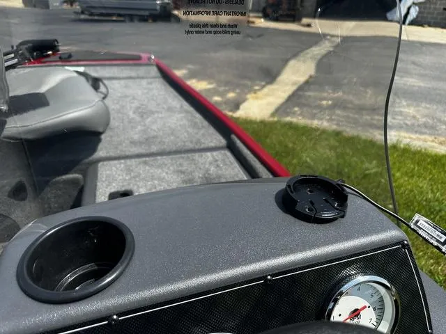 Slide: The Image of Tracker Bass Tracker Classic XL 2024 - 18