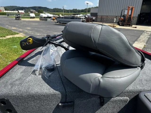 Slide: The Image of Tracker Bass Tracker Classic XL 2024 - 21