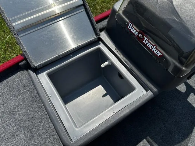 Slide: The Image of Tracker Bass Tracker Classic XL 2024 - 22