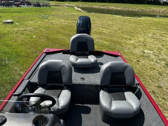 Slide: The Image of Tracker Bass Tracker Classic XL 2024 - 24