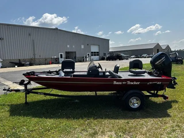 Slide: The Image of Tracker Bass Tracker Classic XL 2024 - 3